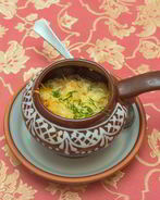 Жюльен с курицей и грибами в горшочках