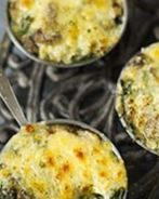 Жюльен с шампиньонами, белыми грибами и шпинатом